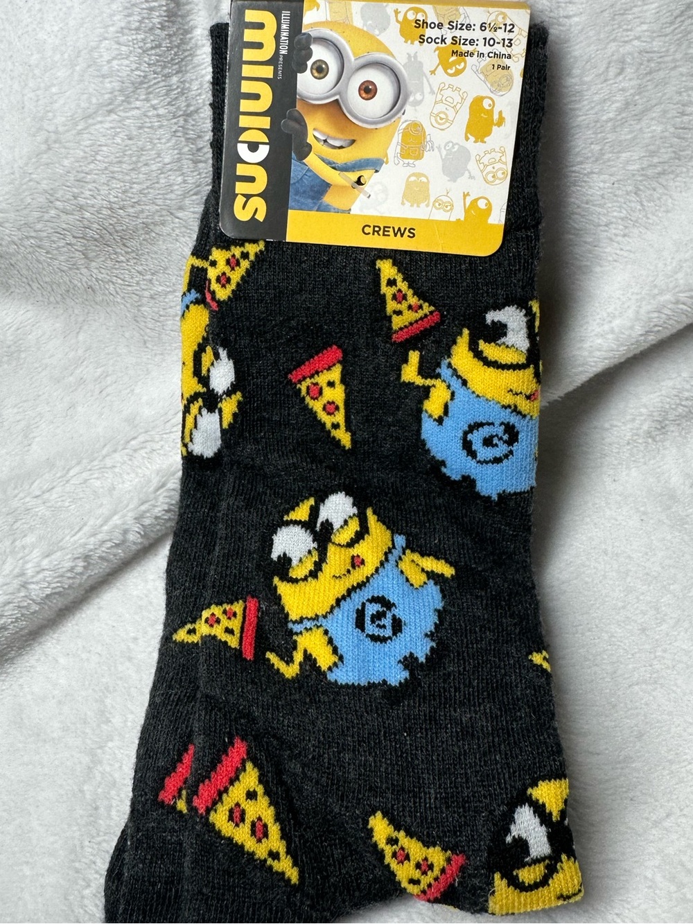 Minions Despicable Me Crew Socks Pizza Graphic Mens